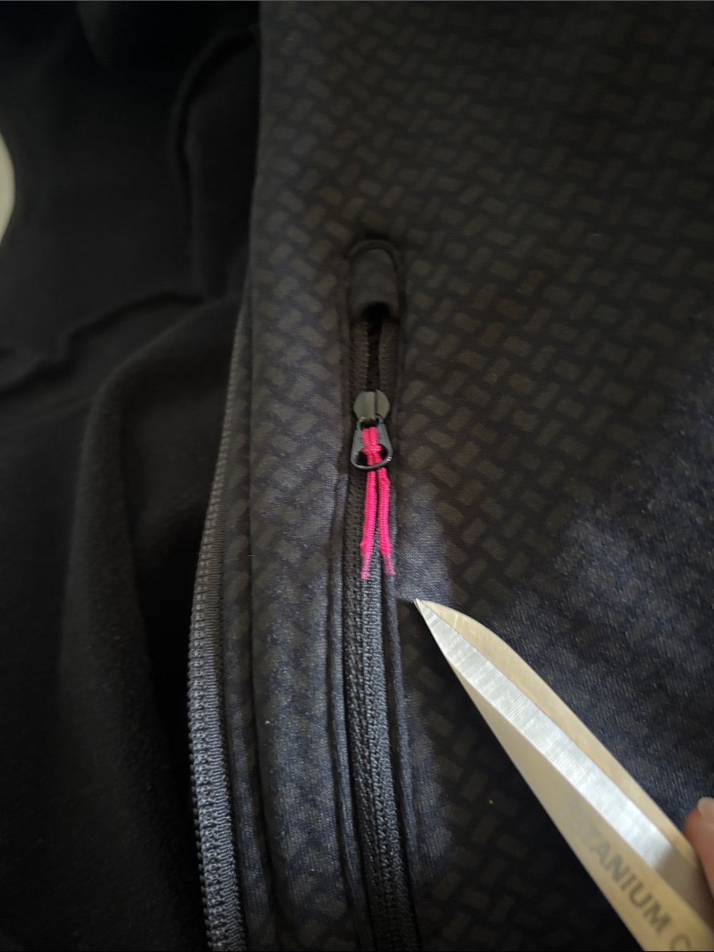 MEC Mountain Co-op | Black grid-patterned fleece fabric Zip Hoodie - Woman’s L - Picture 11 of 11